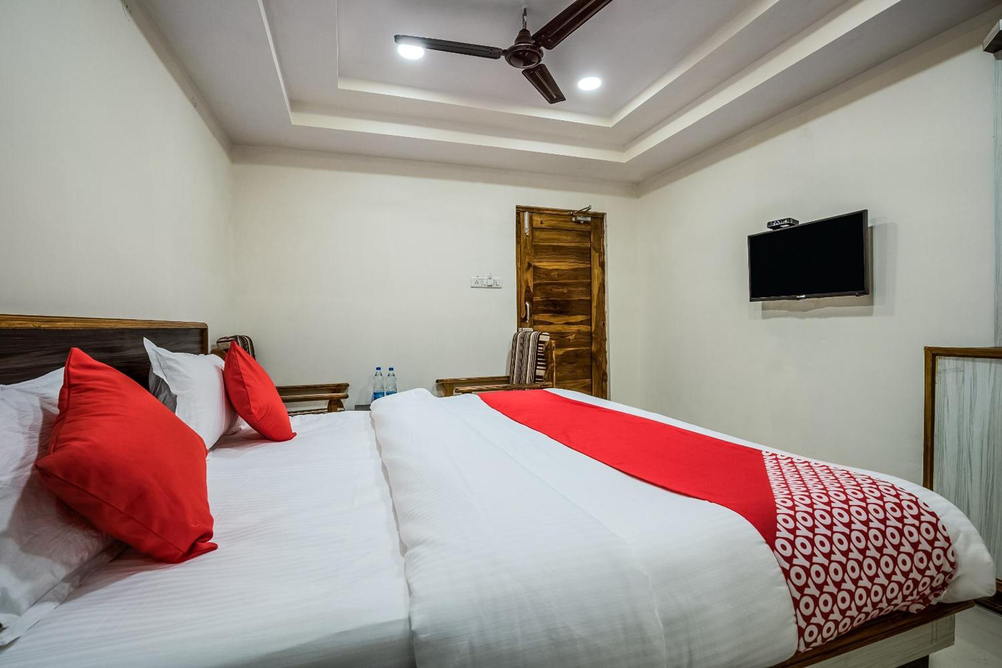 Oyo Hotel Crystal Warangal Exterior photo